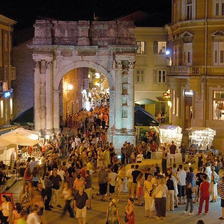 Guest House Hotel Riviera Pula Exterior photo