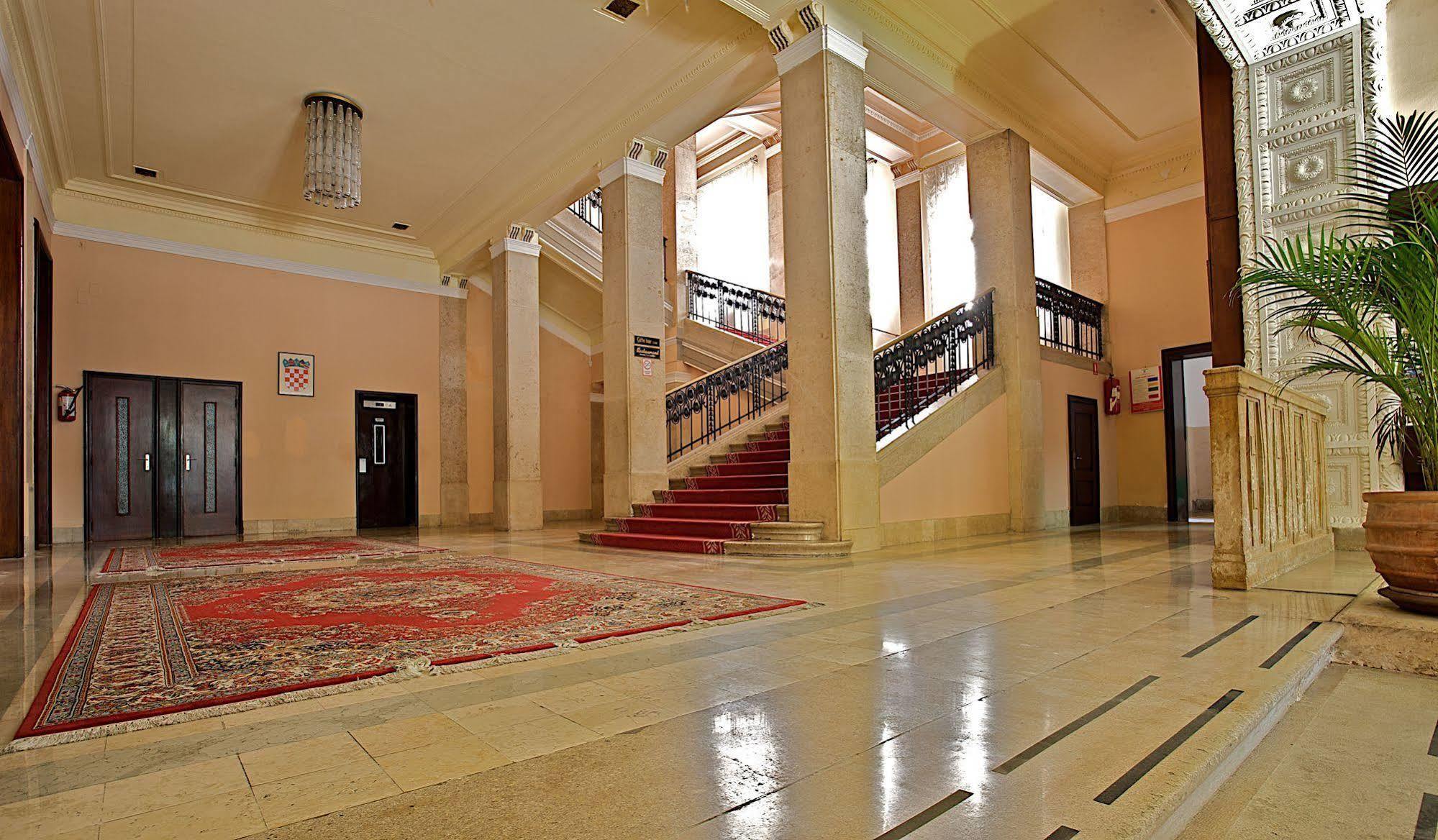 Guest House Hotel Riviera Pula Exterior photo