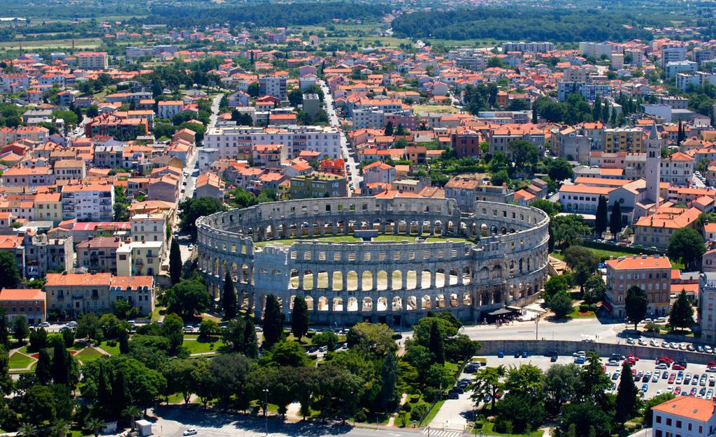 Guest House Hotel Riviera Pula Exterior photo