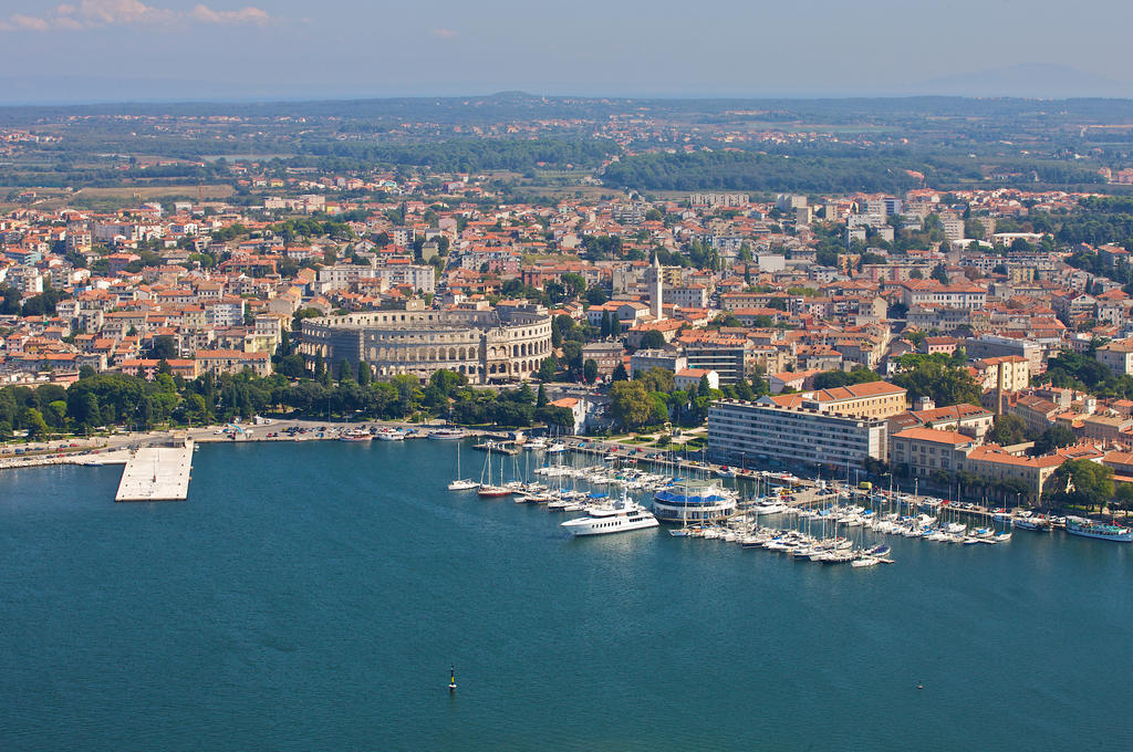 Guest House Hotel Riviera Pula Exterior photo