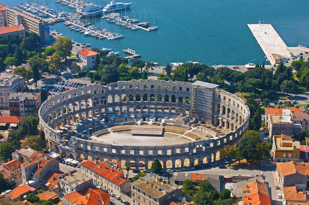 Guest House Hotel Riviera Pula Exterior photo